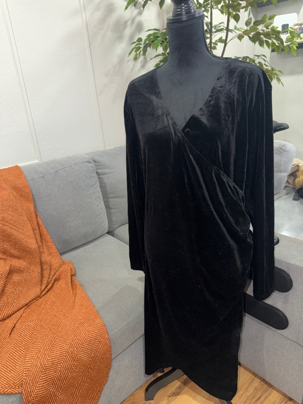 Black Long Sleeve Velvet Wrap Dress